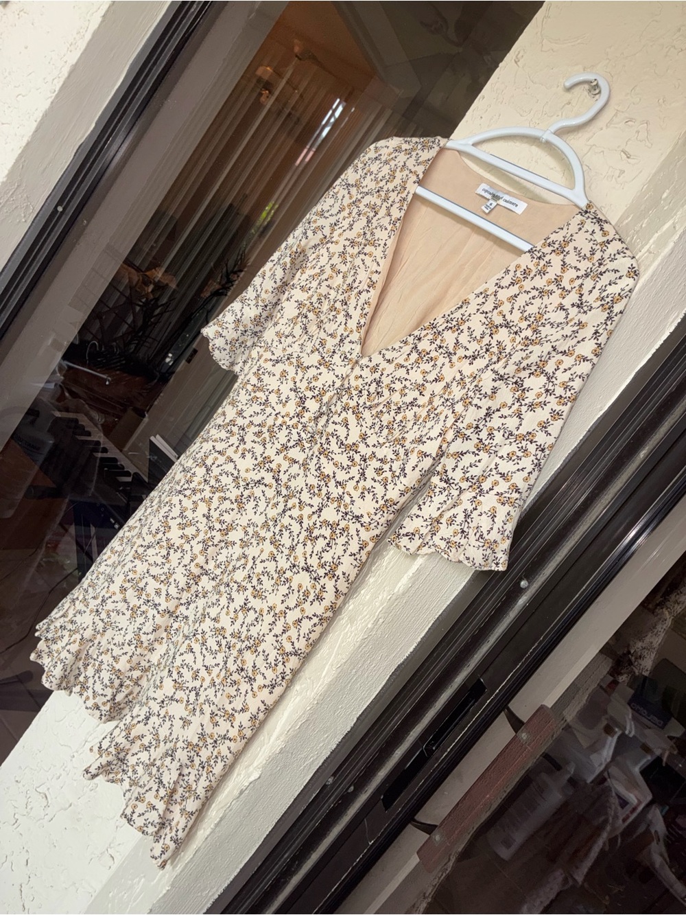 Cupcakes & Cashmere Roxbury Cream Ditsy Floral V-Neck Ruffle Mini Dress 6 - Picture 4 of 6